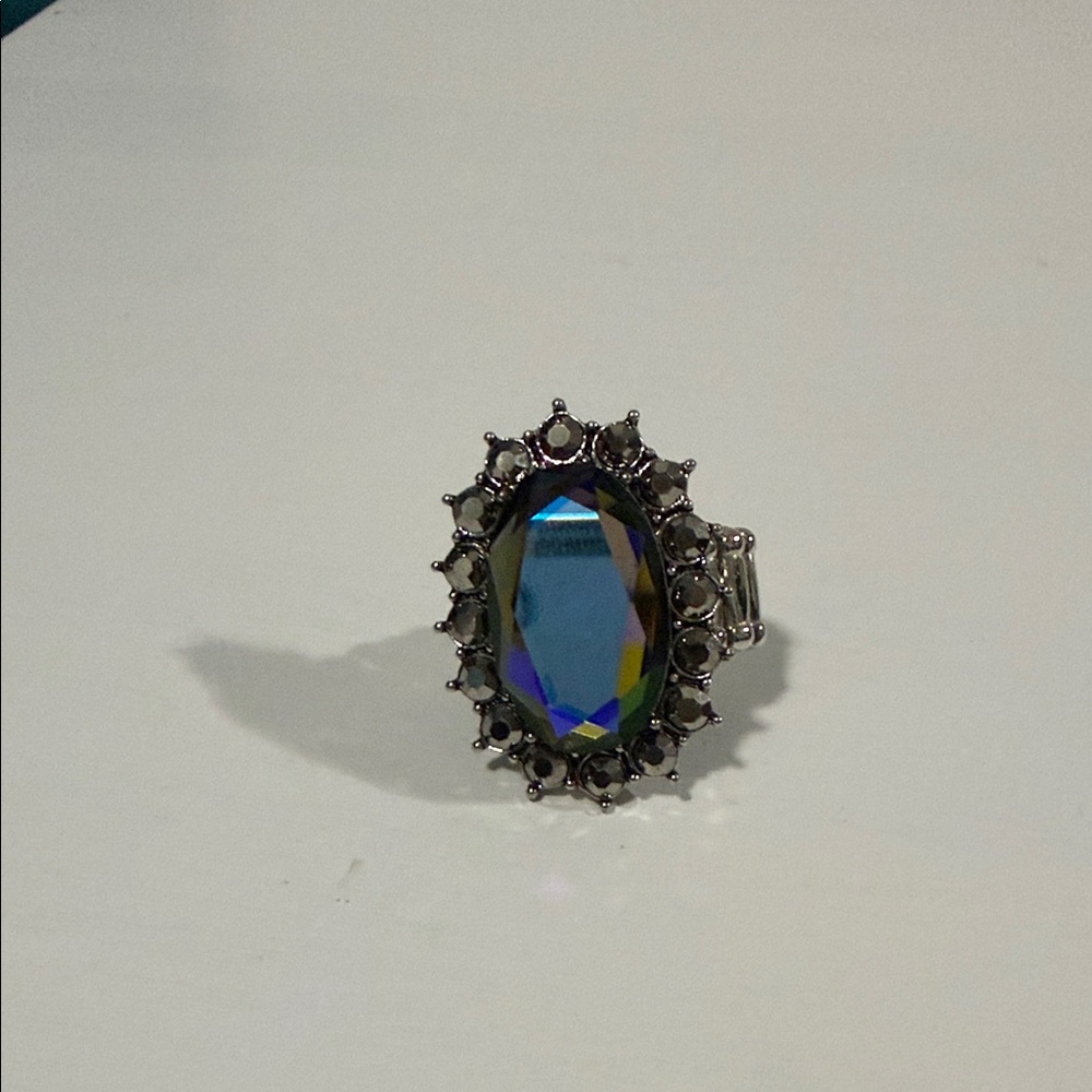 Paparazzi Iridescent Teal Oval Halo Ring - Picture 1 of 7